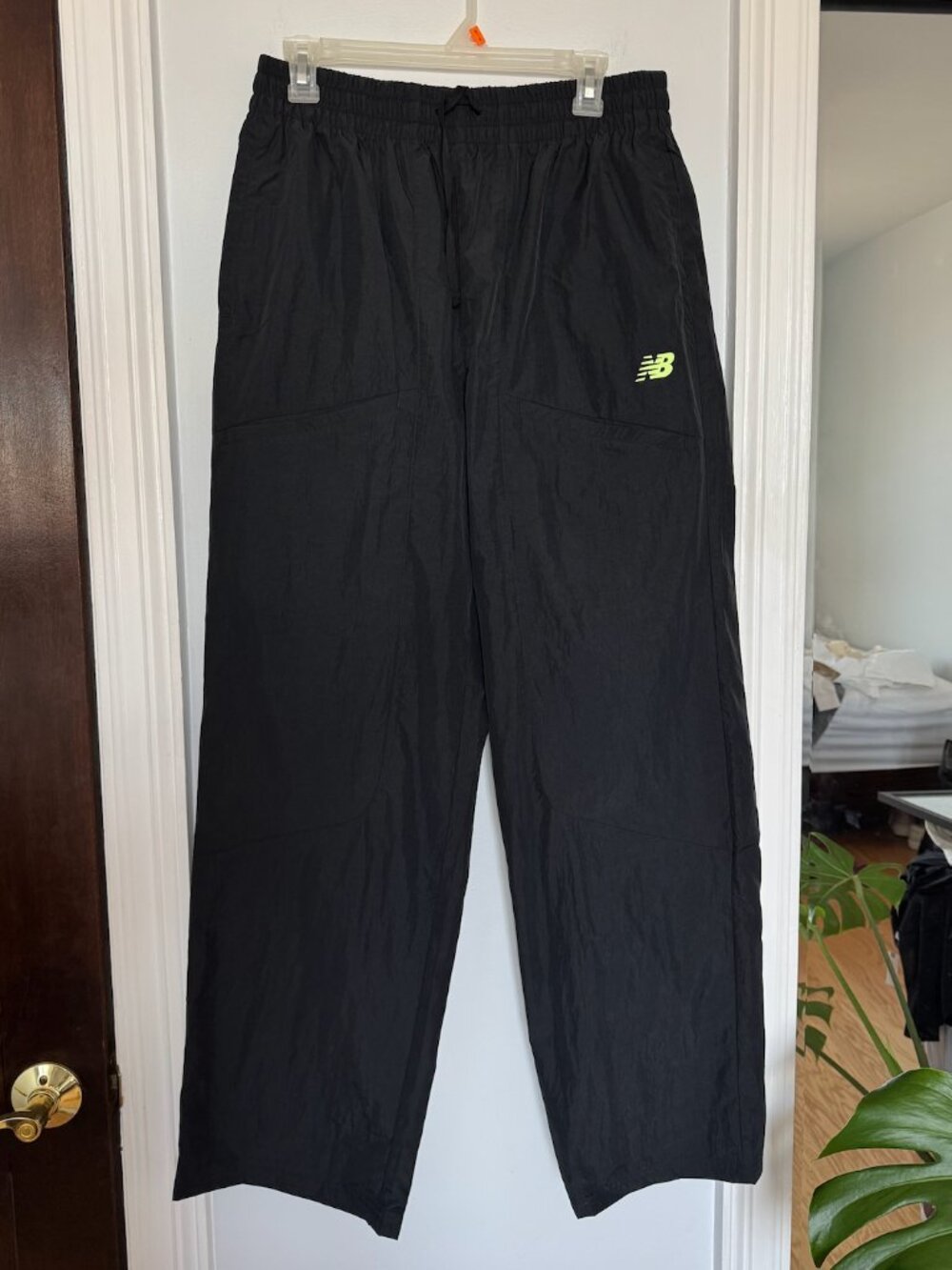 New Balance Black Woven Pants in Medium - Picture 4 of 7